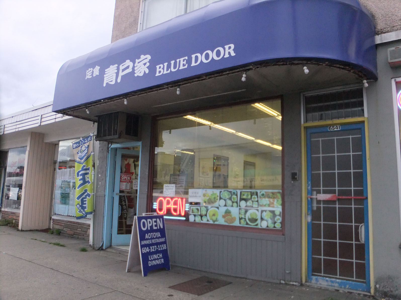 BLUE DOOR [Photo Courtesy: Cassandra Kobayashi]